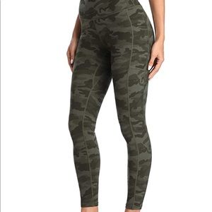 Colorfulkoala camo leggings